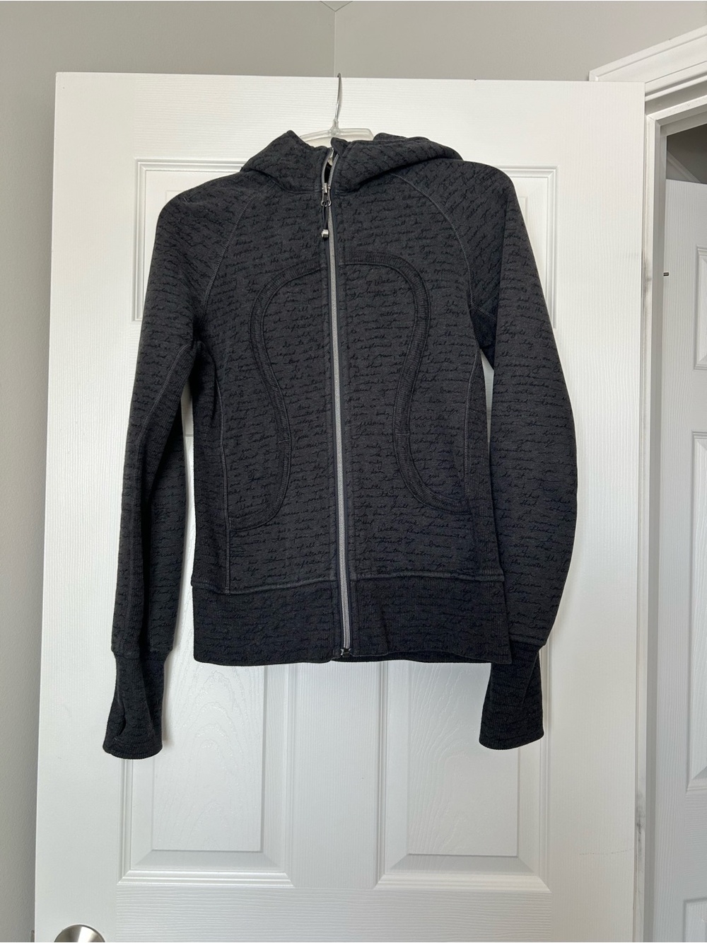 Lululemon Manifesto Script Scuba Zip up in charcoal size 6